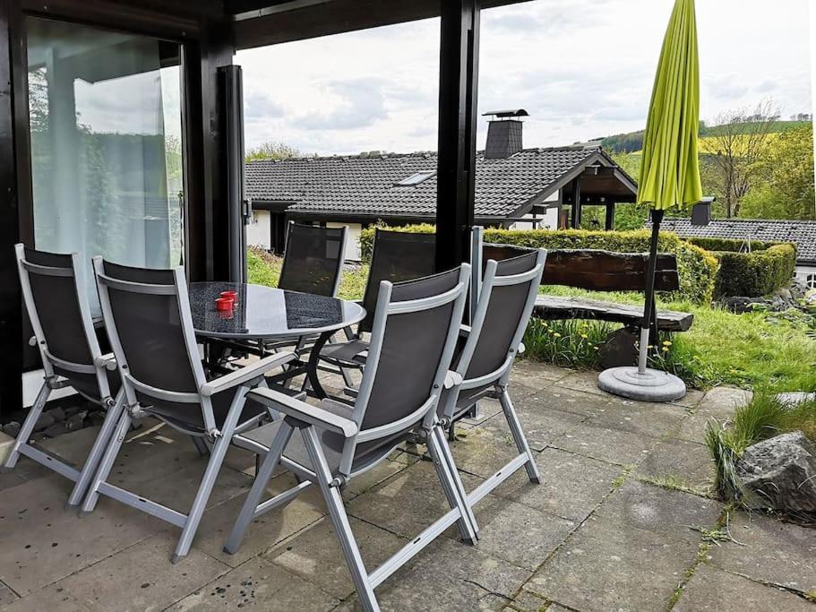 Ferienhaus Lena Im Sauerland Direkt Am Hennesee Meschede Exterior foto